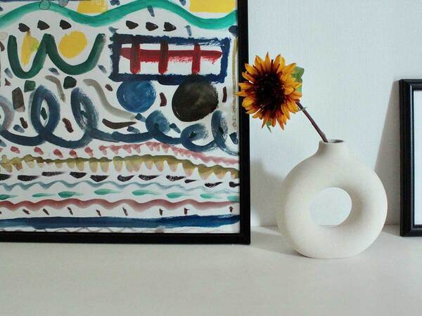 癒されたいなと感じたら、新しいフラワーベースに“自分のための”花を飾ろう。[PR]