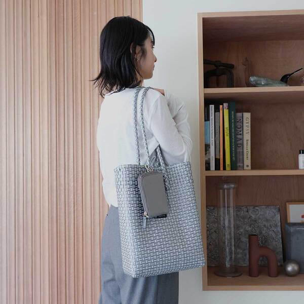 暮らしの質をちょっとUPさせる、洗えるフェイクレザーポーチ新作2種[PR]