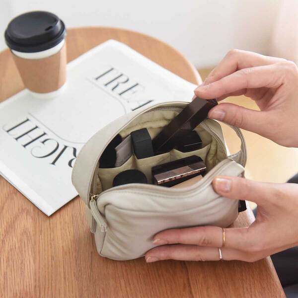 暮らしの質をちょっとUPさせる、洗えるフェイクレザーポーチ新作2種[PR]