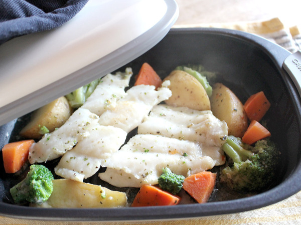  レンチンでふっくら香ばしく！ 焼き魚のハードルが下がる「COPAN レンジグリル」