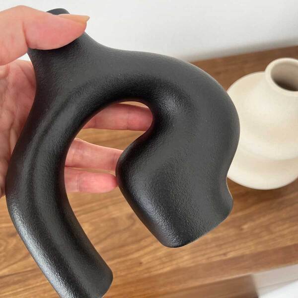 置くだけで部屋があか抜ける まるでアートな「フラワーベース」[PR]