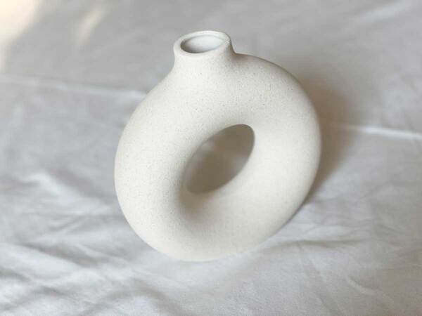 「オブジェにもなるフラワーベース」で、洗練されたインテリア空間をわが家に。[PR]