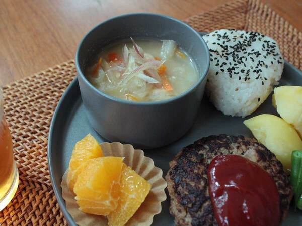 毎日の食卓がまるでカフェに。スタイリッシュな「bon momentの切立（きったて）プレート＆ボウル」[PR]