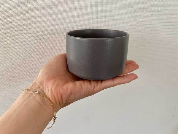 毎日の食卓がまるでカフェに。スタイリッシュな「bon momentの切立（きったて）プレート＆ボウル」[PR]