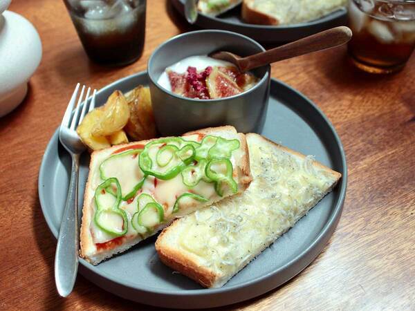 毎日の食卓がまるでカフェに。スタイリッシュな「bon momentの切立（きったて）プレート＆ボウル」[PR]