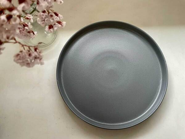 毎日の食卓がまるでカフェに。スタイリッシュな「bon momentの切立（きったて）プレート＆ボウル」[PR]