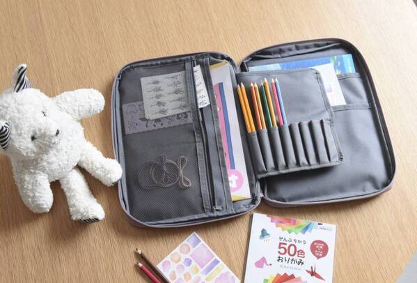子どものお絵描きグッズがすっきり片付く「収納バッグ」　整頓上手なママの使用レポ