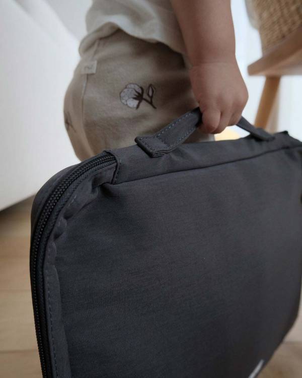 子どものお絵描きグッズがすっきり片付く「収納バッグ」　整頓上手なママの使用レポ