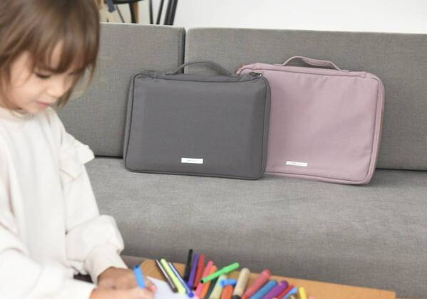 子どものお絵描きグッズがすっきり片付く「収納バッグ」　整頓上手なママの使用レポ