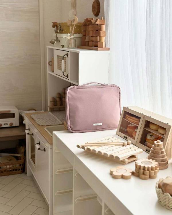 子どものお絵描きグッズがすっきり片付く「収納バッグ」　整頓上手なママの使用レポ