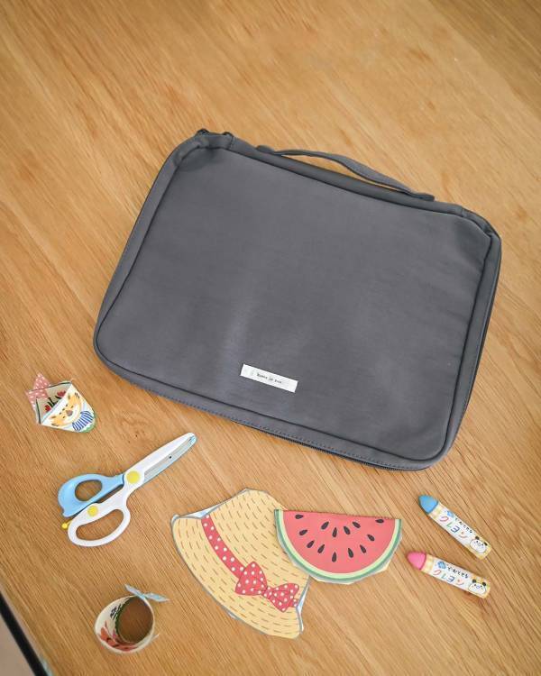 子どものお絵描きグッズがすっきり片付く「収納バッグ」　整頓上手なママの使用レポ
