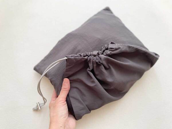 スポーツの後の汗のニオイ漏れを防ぐ！消臭ポーチ巾着型の使い方。[PR]