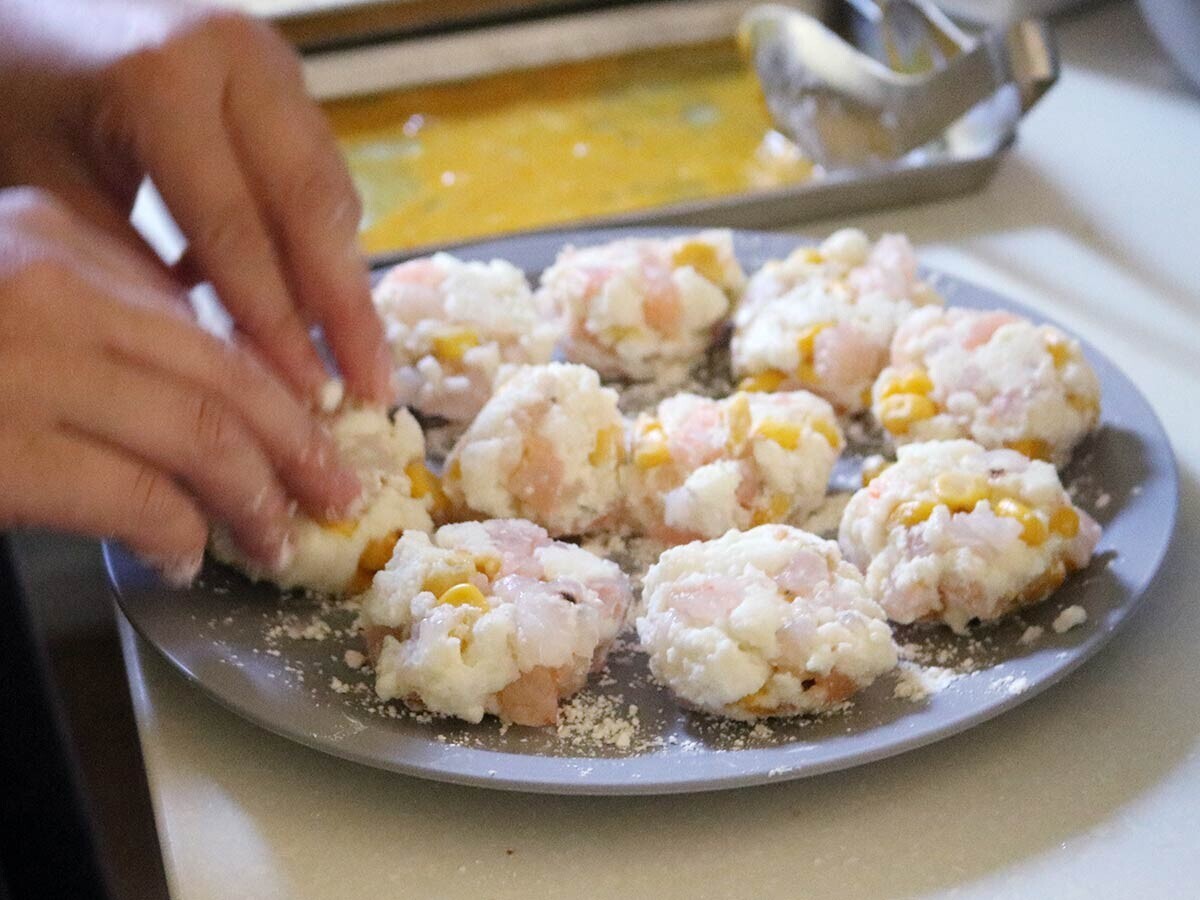 余った素麺を衣に、ふわふわパリパリ食感が美味しい！エビはんぺん揚げ