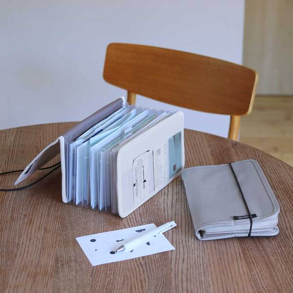 あの収納ファイルに待望の新サイズ！ガバッと開く書類ケース「A５深めポケット」誕生[PR]