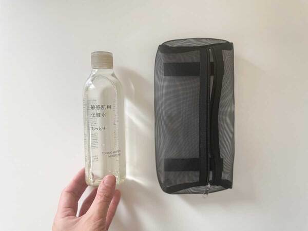 旅行ポーチは「吊り下げトラベルポーチ」と「圧縮できるトラベルポーチ」で揃えて、旅時間を快適に。[PR]