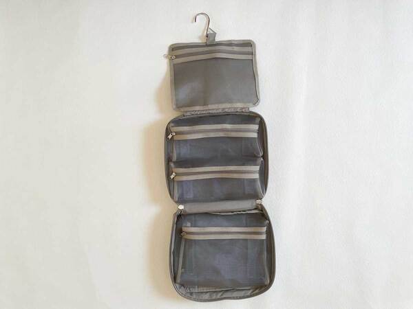 旅行ポーチは「吊り下げトラベルポーチ」と「圧縮できるトラベルポーチ」で揃えて、旅時間を快適に。[PR]