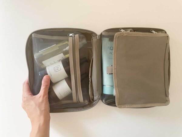 旅行ポーチは「吊り下げトラベルポーチ」と「圧縮できるトラベルポーチ」で揃えて、旅時間を快適に。[PR]