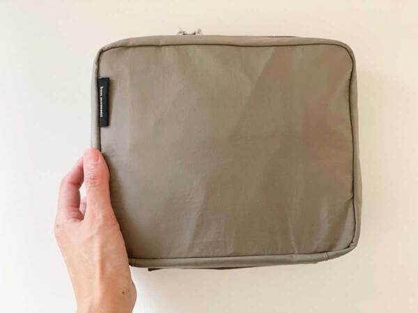 旅行ポーチは「吊り下げトラベルポーチ」と「圧縮できるトラベルポーチ」で揃えて、旅時間を快適に。[PR]