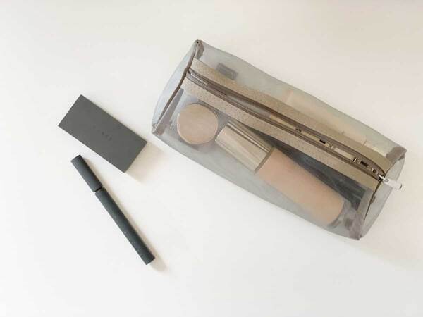 旅行ポーチは「吊り下げトラベルポーチ」と「圧縮できるトラベルポーチ」で揃えて、旅時間を快適に。[PR]