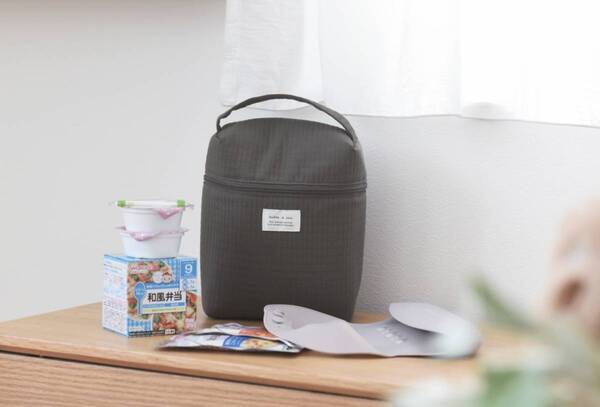 みんなの哺乳瓶ポーチの中身が知りたい！ 0歳〜4歳ママのインスタグラマーさんが、いつも持ち歩くお食事セットを教えてくれました[PR]