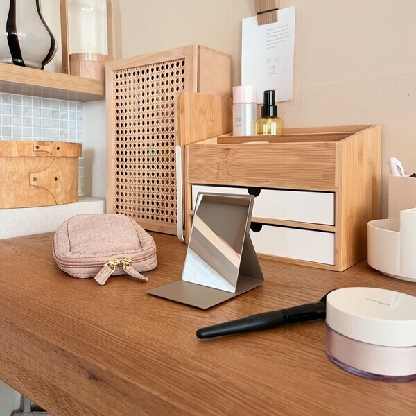 その肌色、本物ですか？ありのままを映す鏡で「自分に似合う色」を再発見【インスタグラマーさんのもの選び】[PR]