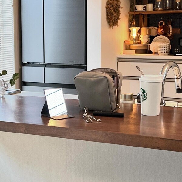 その肌色、本物ですか？ありのままを映す鏡で「自分に似合う色」を再発見【インスタグラマーさんのもの選び】[PR]