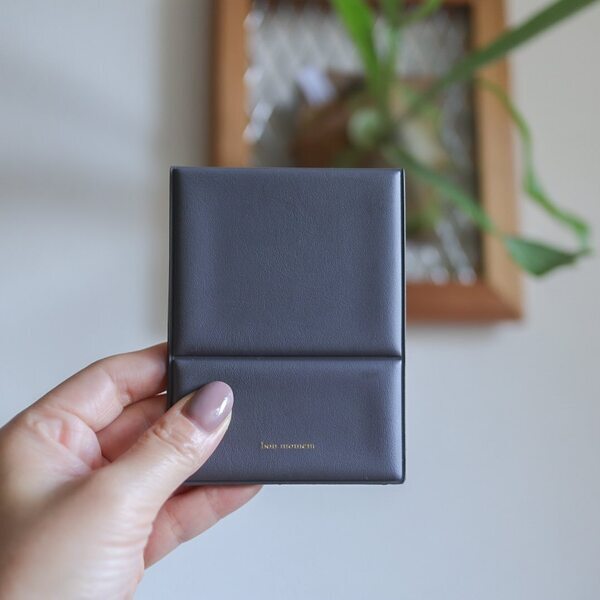 その肌色、本物ですか？ありのままを映す鏡で「自分に似合う色」を再発見【インスタグラマーさんのもの選び】[PR]