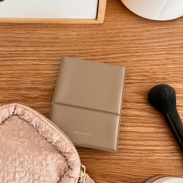 その肌色、本物ですか？ありのままを映す鏡で「自分に似合う色」を再発見【インスタグラマーさんのもの選び】[PR]