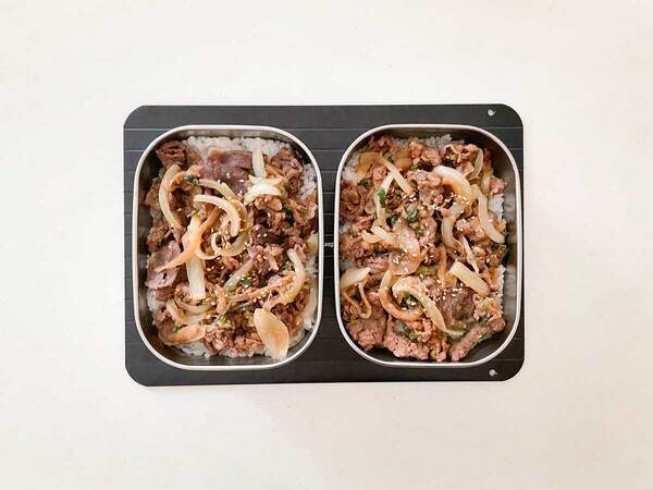 自然解凍やお弁当づくりの粗熱取りに欠かせない！ 薄さ3mmの急速解凍プレート