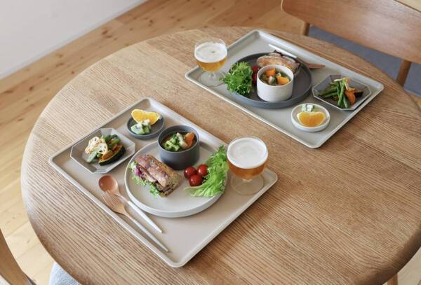 滑りにくいだけじゃない！食器が映える木目調トレイ、インスタグラマーさんはこんなコーディネートで使っています[PR]