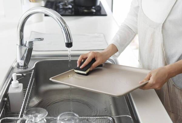 滑りにくいだけじゃない！食器が映える木目調トレイ、インスタグラマーさんはこんなコーディネートで使っています[PR]