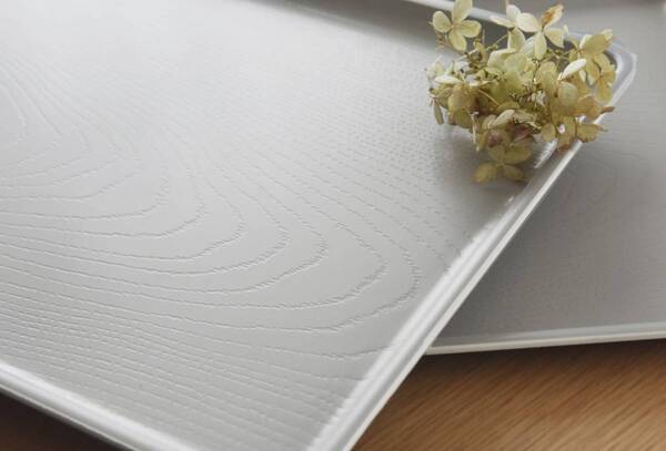 滑りにくいだけじゃない！食器が映える木目調トレイ、インスタグラマーさんはこんなコーディネートで使っています[PR]