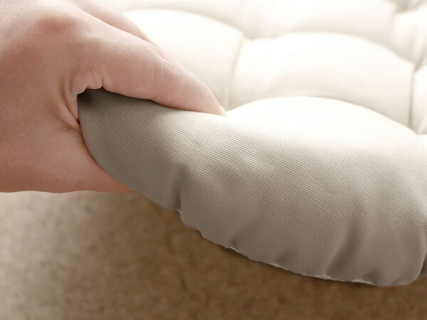 椅子にも床座りにも！座布団になる「ボンモマン　もっちりチェアクッション」を、くつろぎの相棒に[PR]