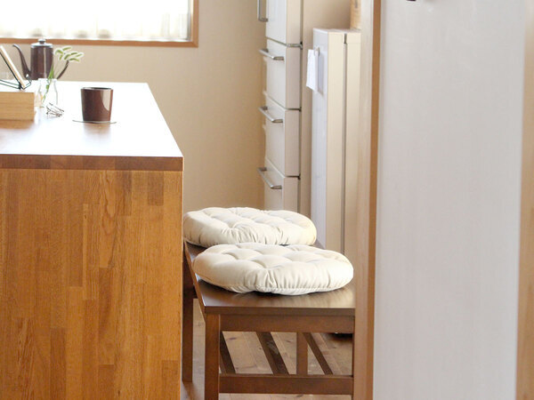 椅子にも床座りにも！座布団になる「ボンモマン　もっちりチェアクッション」を、くつろぎの相棒に[PR]