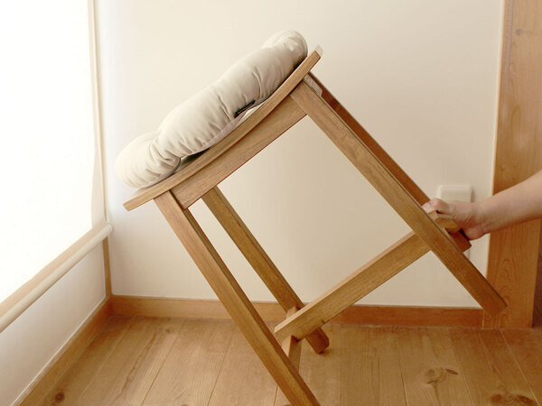 椅子にも床座りにも！座布団になる「ボンモマン　もっちりチェアクッション」を、くつろぎの相棒に[PR]