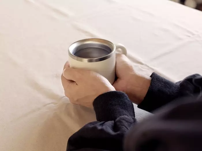熱湯が2分で飲み頃。手軽に温活「白湯専用マグ」で、夏に冷やしたカラダをリセット!