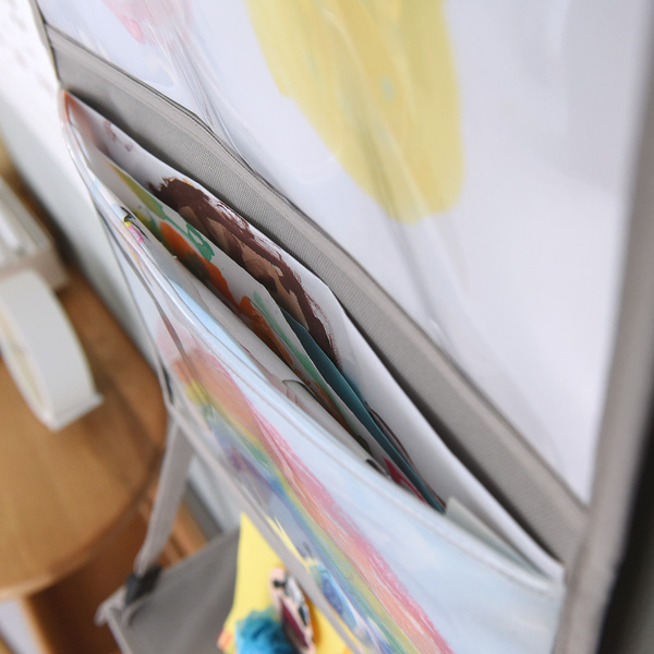 キッズ作品のお片付けコマッタを解決！ギャラリーのように飾って収納できる、作品収納ウォールポケット[PR]