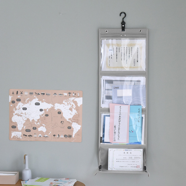 キッズ作品のお片付けコマッタを解決！ギャラリーのように飾って収納できる、作品収納ウォールポケット[PR]