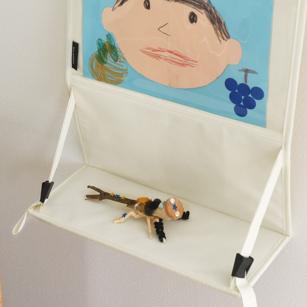 キッズ作品のお片付けコマッタを解決！ギャラリーのように飾って収納できる、作品収納ウォールポケット[PR]