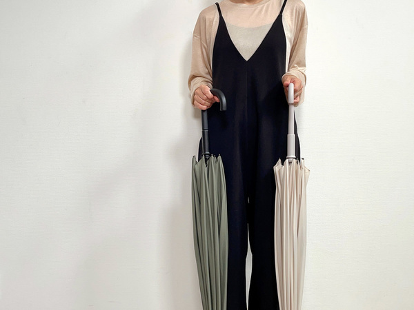 雨の日のプチストレスが軽減する。ベルト無しでクルッと畳める「marnaのShupaattoアンブレラ」[PR]