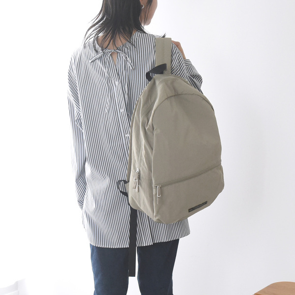 足取りまで軽くなる？！お出かけは、軽量＆機能性充実リュックで[PR]