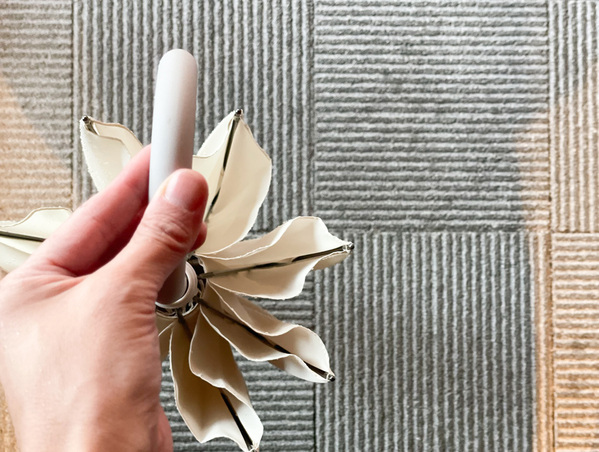 雨の日のお出かけもストレスフリーに。マーナの「Shupattoアンブレラ」を持って、軽やかに出かけよう。[PR]