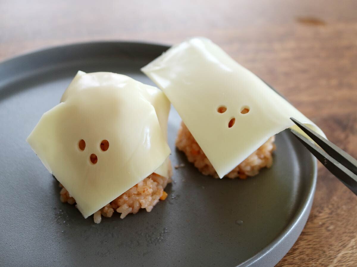 今年のハロウィンご飯はコレ！「おばけチーズのチキンライスプレート」