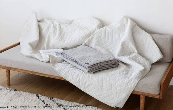 秒でプチ模様替え！お部屋のマンネリ解消も、敷くだけ・掛けるだけの「大人イブル」にお任せ【インスタグラマーさんのもの選び】[PR]