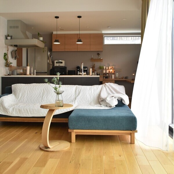 秒でプチ模様替え！お部屋のマンネリ解消も、敷くだけ・掛けるだけの「大人イブル」にお任せ【インスタグラマーさんのもの選び】[PR]