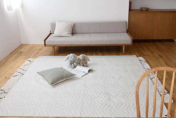 秒でプチ模様替え！お部屋のマンネリ解消も、敷くだけ・掛けるだけの「大人イブル」にお任せ【インスタグラマーさんのもの選び】[PR]