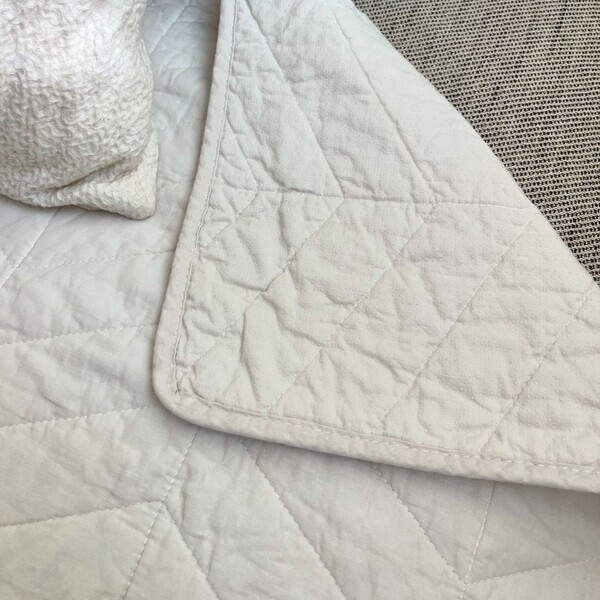 秒でプチ模様替え！お部屋のマンネリ解消も、敷くだけ・掛けるだけの「大人イブル」にお任せ【インスタグラマーさんのもの選び】[PR]