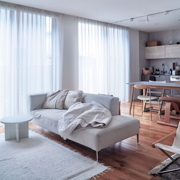 秒でプチ模様替え！お部屋のマンネリ解消も、敷くだけ・掛けるだけの「大人イブル」にお任せ【インスタグラマーさんのもの選び】[PR]