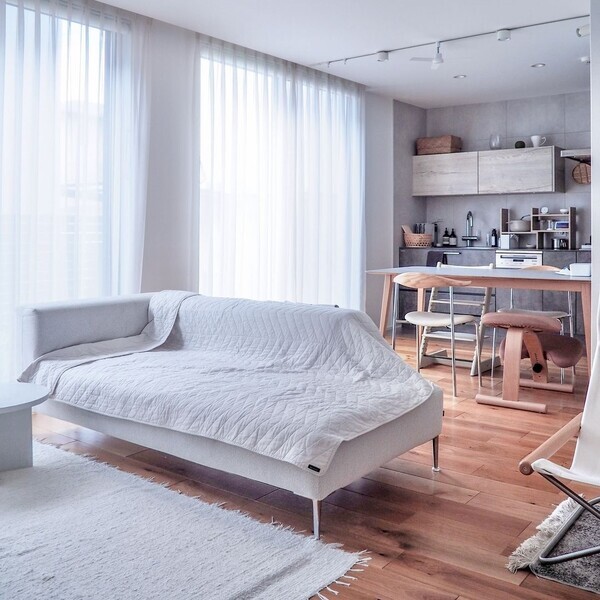 秒でプチ模様替え！お部屋のマンネリ解消も、敷くだけ・掛けるだけの「大人イブル」にお任せ【インスタグラマーさんのもの選び】[PR]