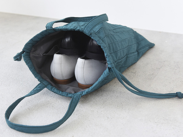 学校行事や冠婚葬祭、日常のあらゆるシーンで活躍する「シューズバッグ」をスタッフがレポート[PR]